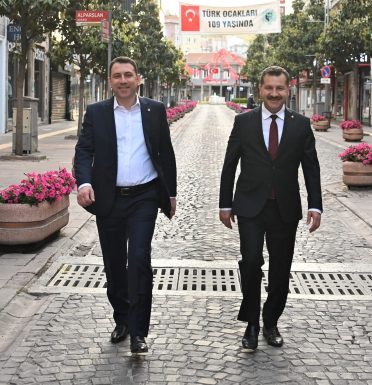 Karesi ve Altıeylül’de Büyükşehir’den tam gaz asfalt