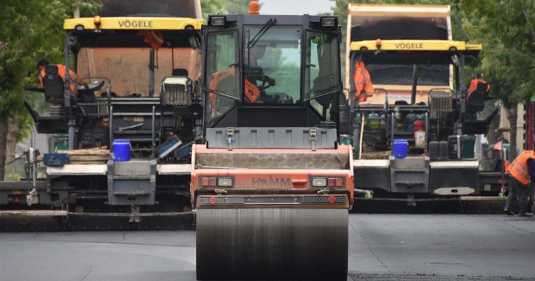  Büyükşehir, Şehit Birol Koç Caddesi’nin asfaltını yeniliyor