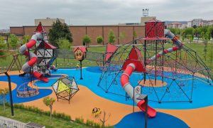 Büyükşehir, Avlu’daki çocuk oyun grubunu yeniledi