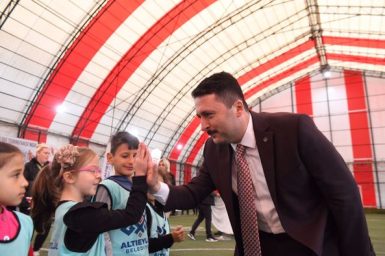 ALTIEYLÜL’DE ÇOCUK OYUNLARI UNUTTURULMUYOR