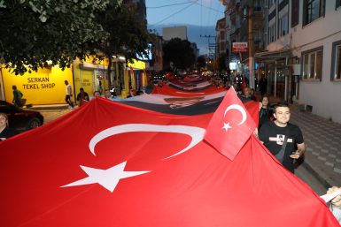 19 MAYIS COŞKUSU EDREMİT’İ SARDI