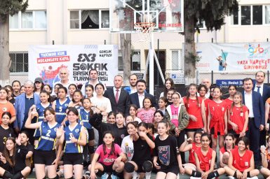 GENÇLİK ALTIEYLÜL’DE BULUŞTU