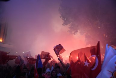 GÜNDOĞAN’DA COŞKU GECEYİ AYDINLATTI!