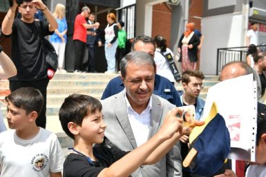 Öğrenciler Karne Sevinci Yaşadı