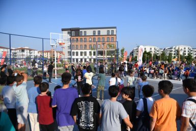 ALTIEYLÜL BELEDİYESİ’NDEN GENÇLİK ŞÖLENİ