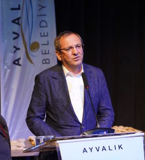 AYVALIK BELEDİYE TİYATROSU’NA İKİ ÖDÜL DAHA GELDİ…