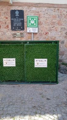 AYVALIK’IN ÇÖP KONTEYNERLERİ YEŞİLLENİYOR