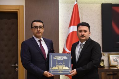 BİK ŞUBE MÜDÜRÜ PARLAK’TAN ANLAMLI HEDİYE