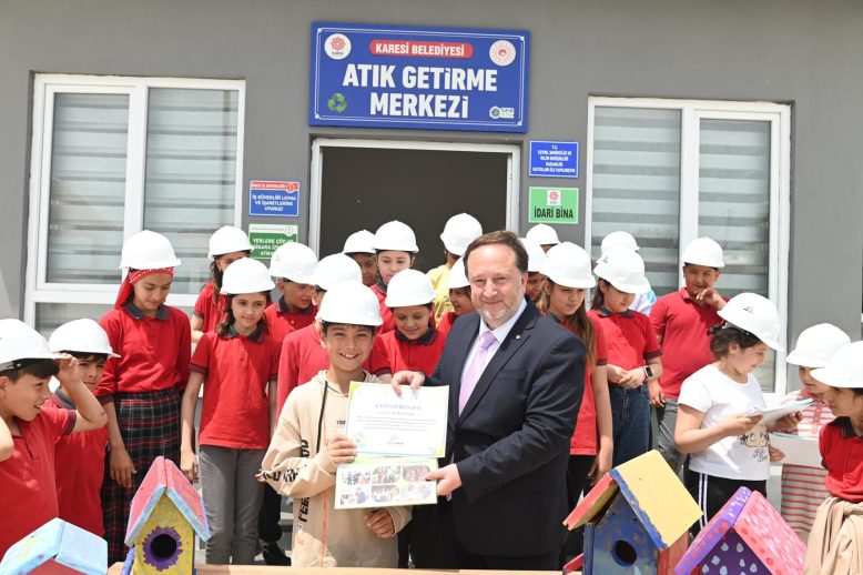 Karesi Atik Getirme Merkezi ôgrencileri Agirliyor (11)