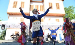 KARESİ ATATÜRK EVİ’NDE ‘EFELER VE TÜRKÜLER’ PROGRAMI DÜZENLENDİ