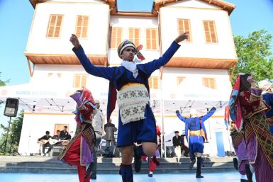 KARESİ ATATÜRK EVİ’NDE ‘EFELER VE TÜRKÜLER’ PROGRAMI DÜZENLENDİ