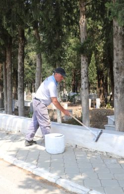 MEZARLIKLAR BAYRAMA HAZIRLANIYOR