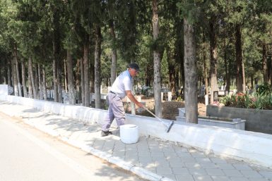 MEZARLIKLAR BAYRAMA HAZIRLANIYOR