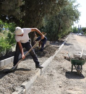 EDREMİT BELEDİYESİ ÜLKÜ YOLU CADDESİ’Nİ YENİLİYOR