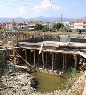 Akçay Pina Deresi’ne yeni köprü yapılıyor