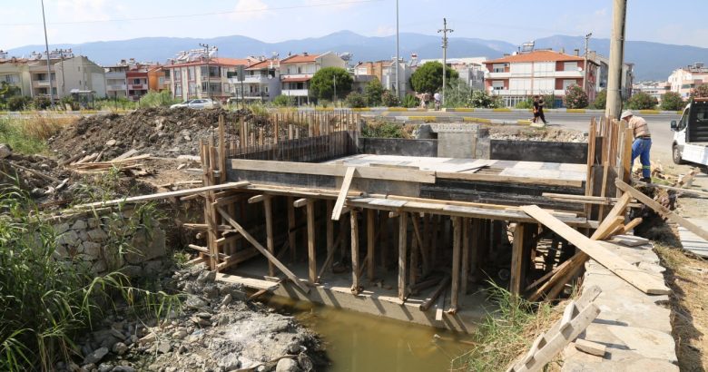  Akçay Pina Deresi’ne yeni köprü yapılıyor