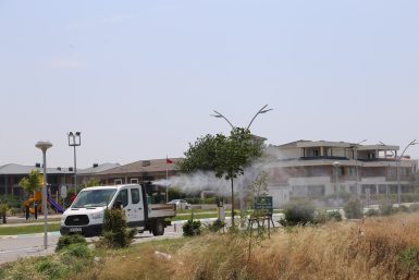 Edremit’te sinekle 7/24 mücadele