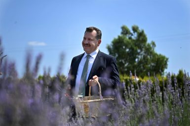 Başkan Yılmaz aromatik bitki hasadına katıldı