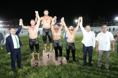 17. Edremit Şehit Hamdibey Güreşleri Yapıldı