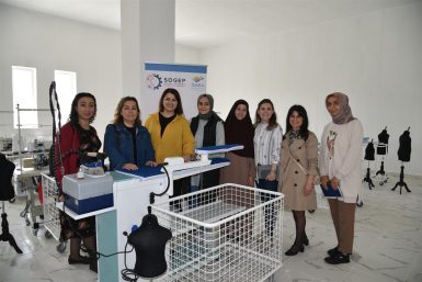 Büyükşehir Sındırgı da dört koldan çalışıyor