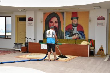 Büyükşehir den cami ve cemevi temizliği