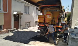 KARESİ’DE YOL ÇALIŞMALARI DEVAM EDİYOR