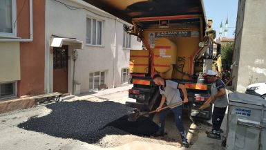 KARESİ’DE YOL ÇALIŞMALARI DEVAM EDİYOR