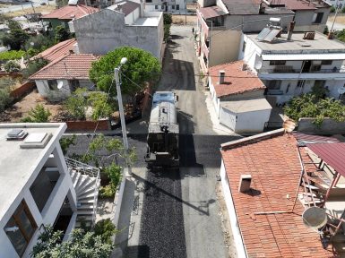 BURHANİYE BELEDİYESİ’NDEN 11 MAHALLE’DE 100.000 M² SATHİ KAPLAMA YOL SEFERBERLİĞİ!