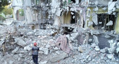 Gerçeğini aratmayan deprem tatbikatı