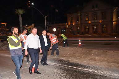 Gar önünde hummalı çalışma