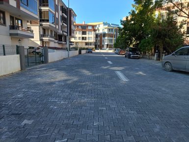 ALTINKUM’DA CADDE VE SOKAKLAR YENİLENİYOR