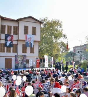 KARESİ ATATÜRK EVİ’NDE 100. YIL COŞKUSU