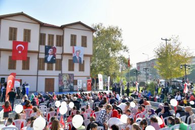 KARESİ ATATÜRK EVİ’NDE 100. YIL COŞKUSU