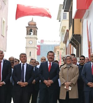 Büyükşehir den 100 yıla yakışan kutlama