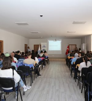 GENÇLER ERASMUS+ HAKKINDA BİLGİLENDİRİLDİ