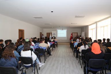 GENÇLER ERASMUS+ HAKKINDA BİLGİLENDİRİLDİ