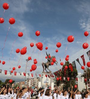 Edremit’te Cumhuriyet’in 100. Yılı coşkuyla kutlandı