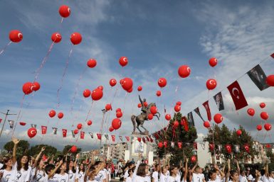 Edremit’te Cumhuriyet’in 100. Yılı coşkuyla kutlandı