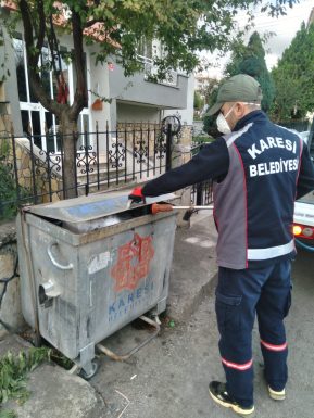 KARESİ’DE İLAÇLAMA 7/24 SÜRÜYOR