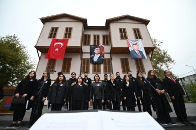 KARESİ ATATÜRK EVİ’NDE ANLAMLI ANMA