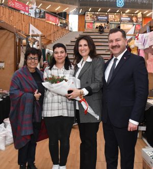 Girişimci kadınlar Büyükşehir in El Emeği Ürünler Fuarı nda buluştu