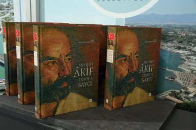Mehmet Akif Ersoy a Saygı kitabına büyük ilgi