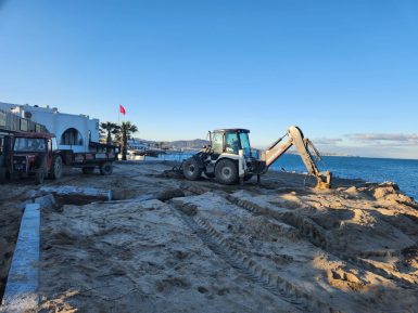 Başkan Deveciler Duyarsız Kalmadı Ören Plajı’nda Yapılan Beton Seti Yıktı