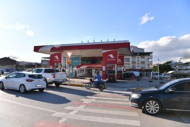 Karesi Petrol Ofisi yıkılıyor Çay Deresi bitiyor