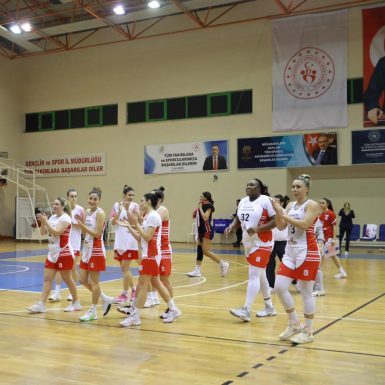 KÖRFEZİN İNCİLERİ, TARAFTARIYLA GALİBİYETİ ALDI