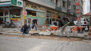 BURHANİYE’DE YOL İYİLEŞTİRME ÇALIŞMALARI DEVAM EDİYOR