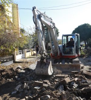 BURHANİYE’DE YOLLAR 5 YILDIR İLMEK İLMEK ÖRÜLÜYOR