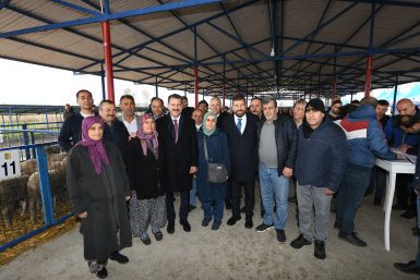 Yücel Yılmaz, küçükbaş üreticilerin yanında