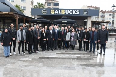 Yenişehirlioğlu Türkiye Yüzyılı Söyleşisi nde gençlerle buluştu