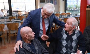 BURHANİYE BELEDİYESİ, HUZUREVİNDEKİ VATANDAŞLARINI UNUTMADI